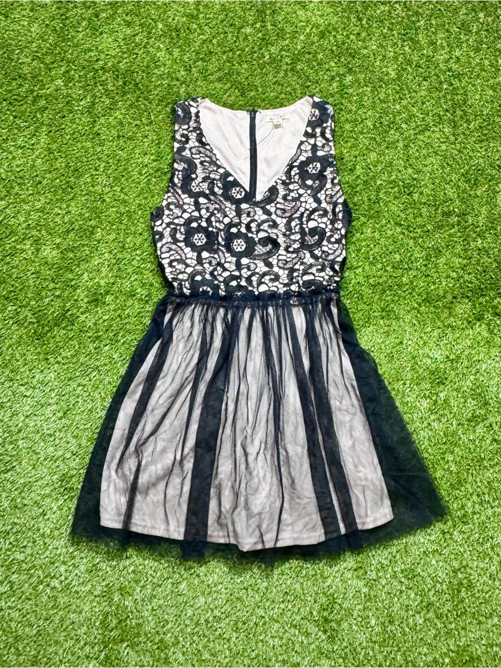 Miami Francesca’s Floral Lace & Tulle V-Neck Fit & Flare Dress S Black/Cream NWT
